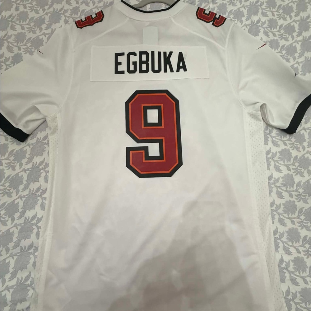 Buccaneers White Men's Jersey Shirt with Red Number 9 size Large